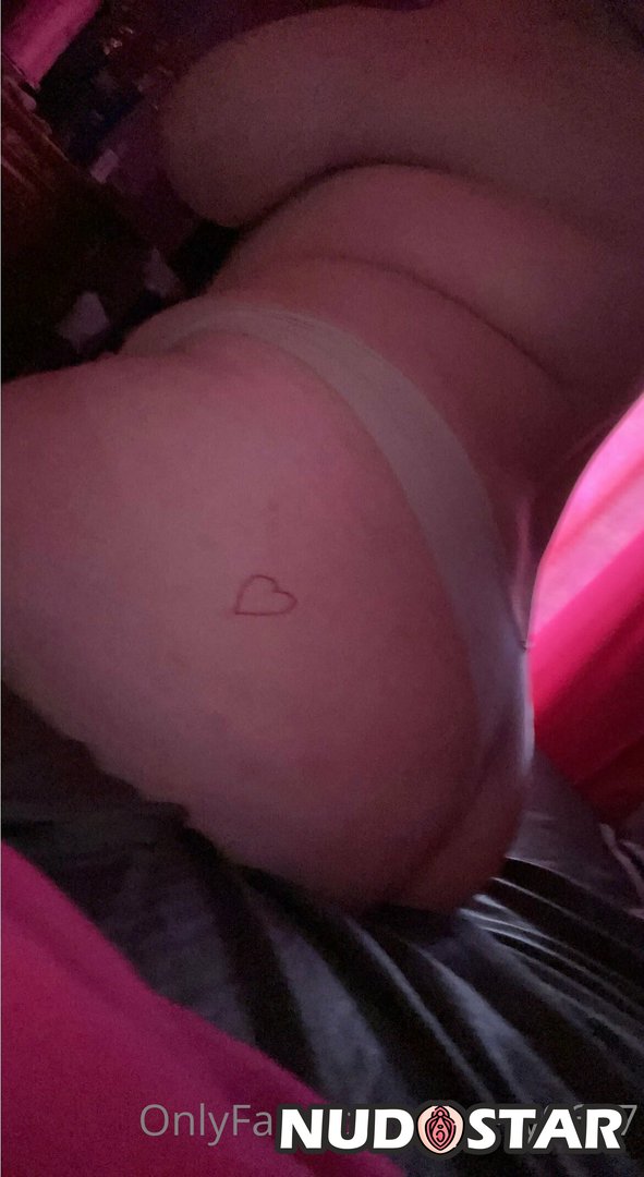 Avery9627 Leaked Photo 17